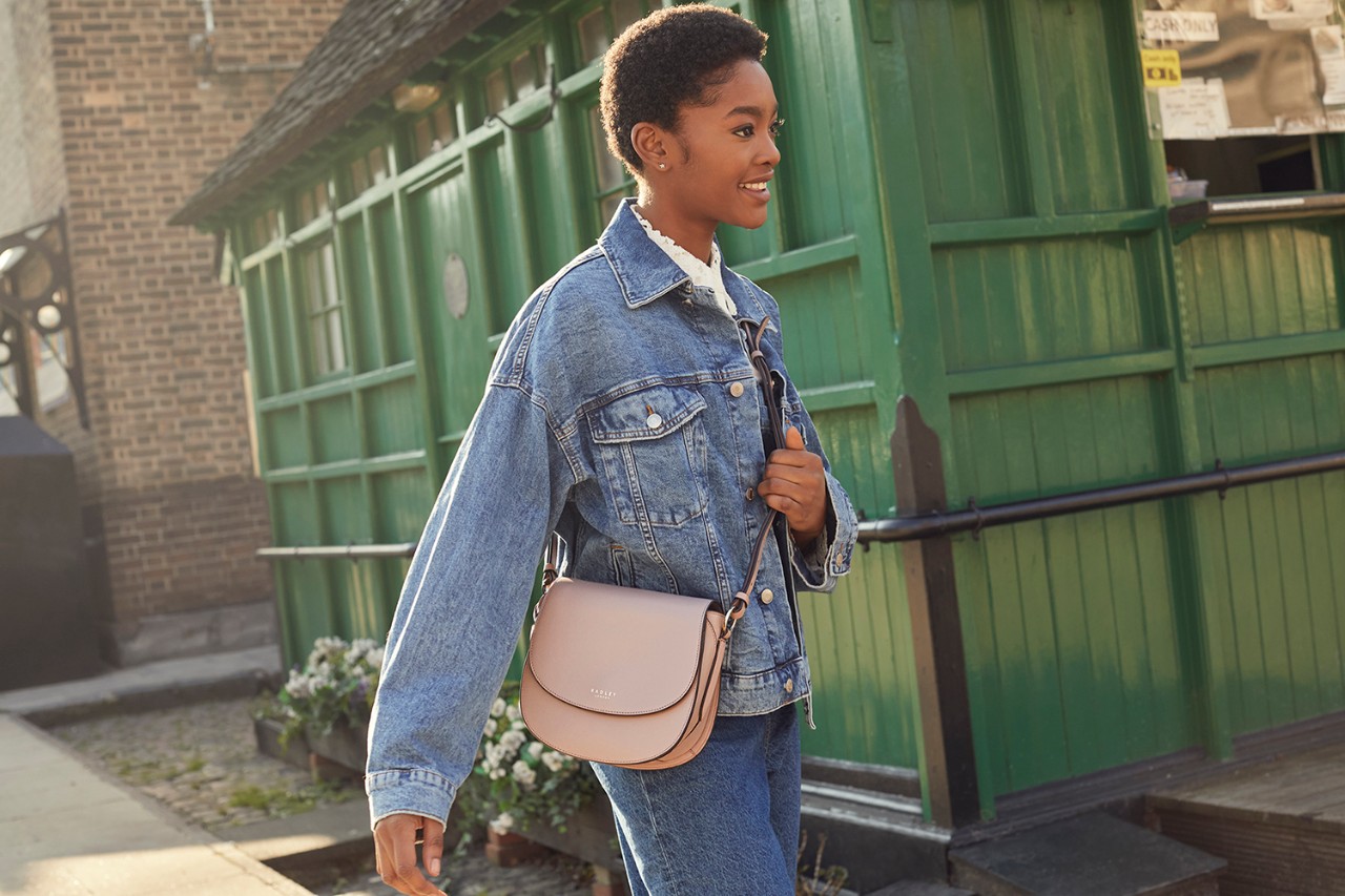 Body satchel outlet