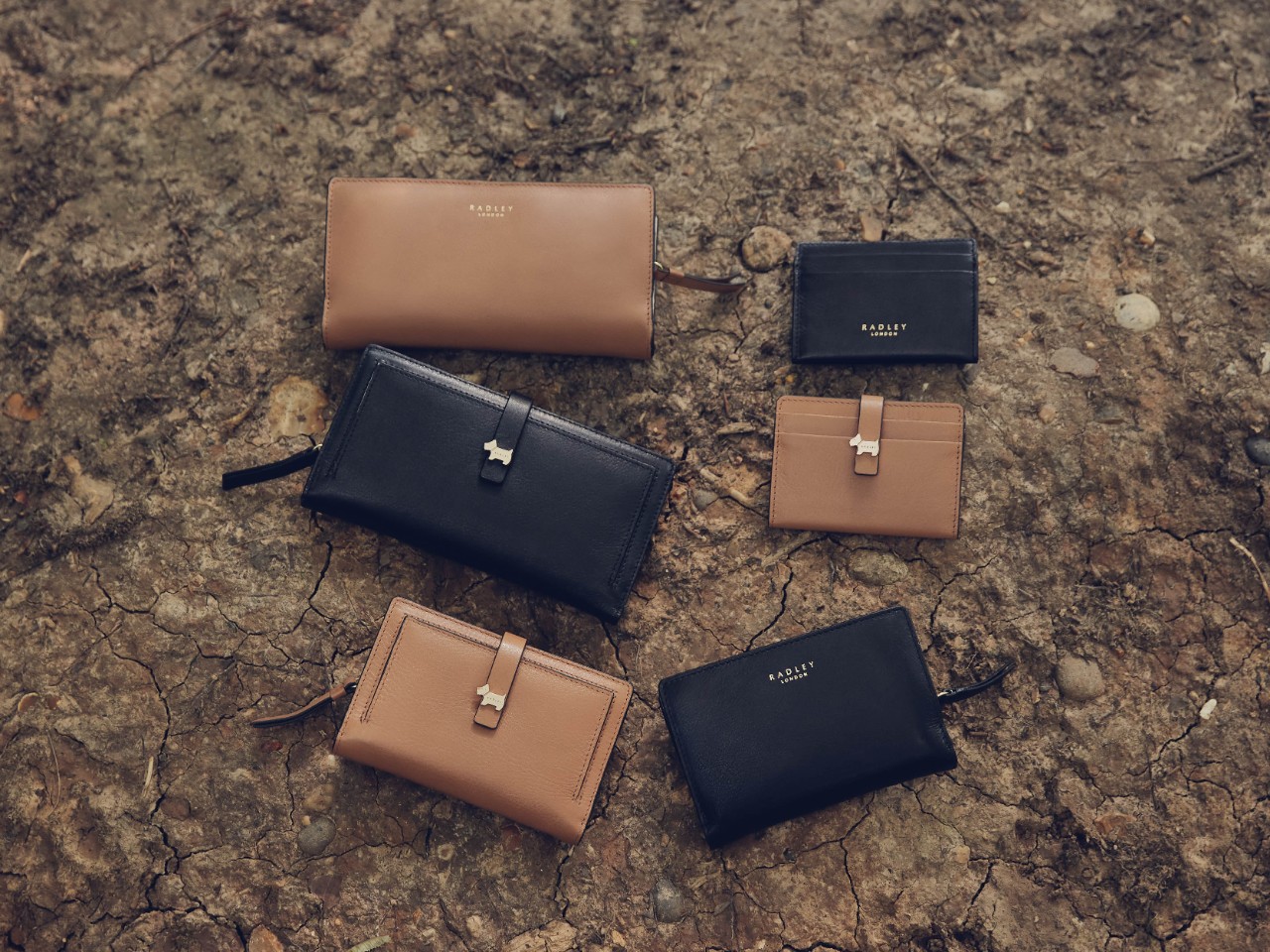 Luxury billfold black leather wallet | Monarchy London